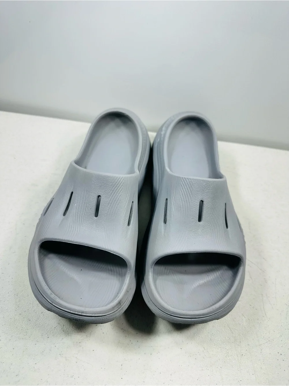 Hoka Ora Recovery Slide 3 sandals in a grey colorway size M8  W10